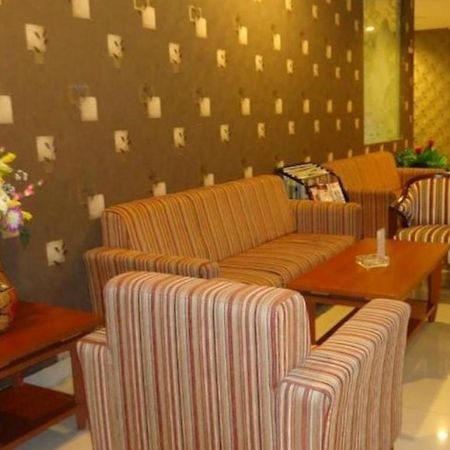 Maesa Hotel Ponorogo Εξωτερικό φωτογραφία