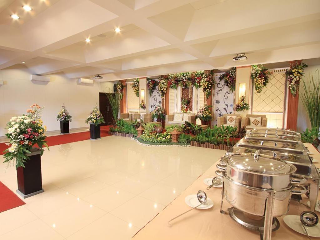 Maesa Hotel Ponorogo Εξωτερικό φωτογραφία