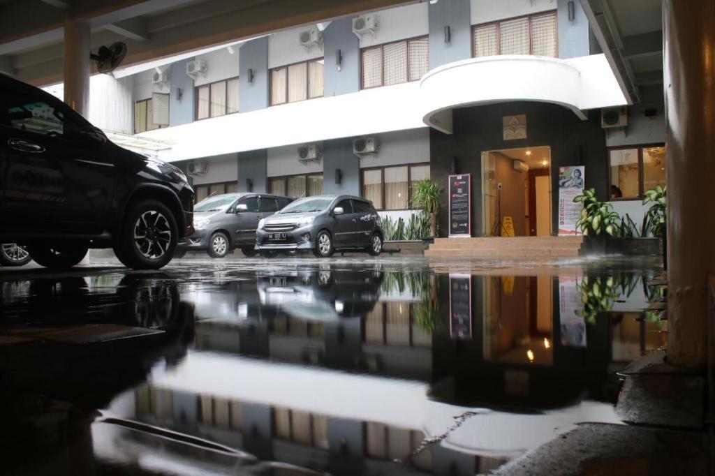 Maesa Hotel Ponorogo Εξωτερικό φωτογραφία