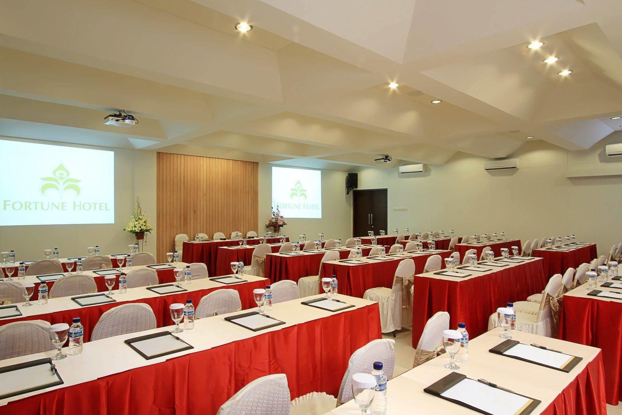 Maesa Hotel Ponorogo Εξωτερικό φωτογραφία